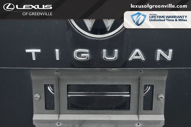 Used 2022 Volkswagen Tiguan SE R-Line FWD image 11