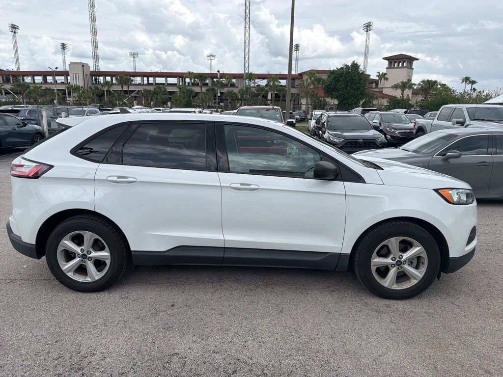 Used 2020 Ford Edge SE image 1