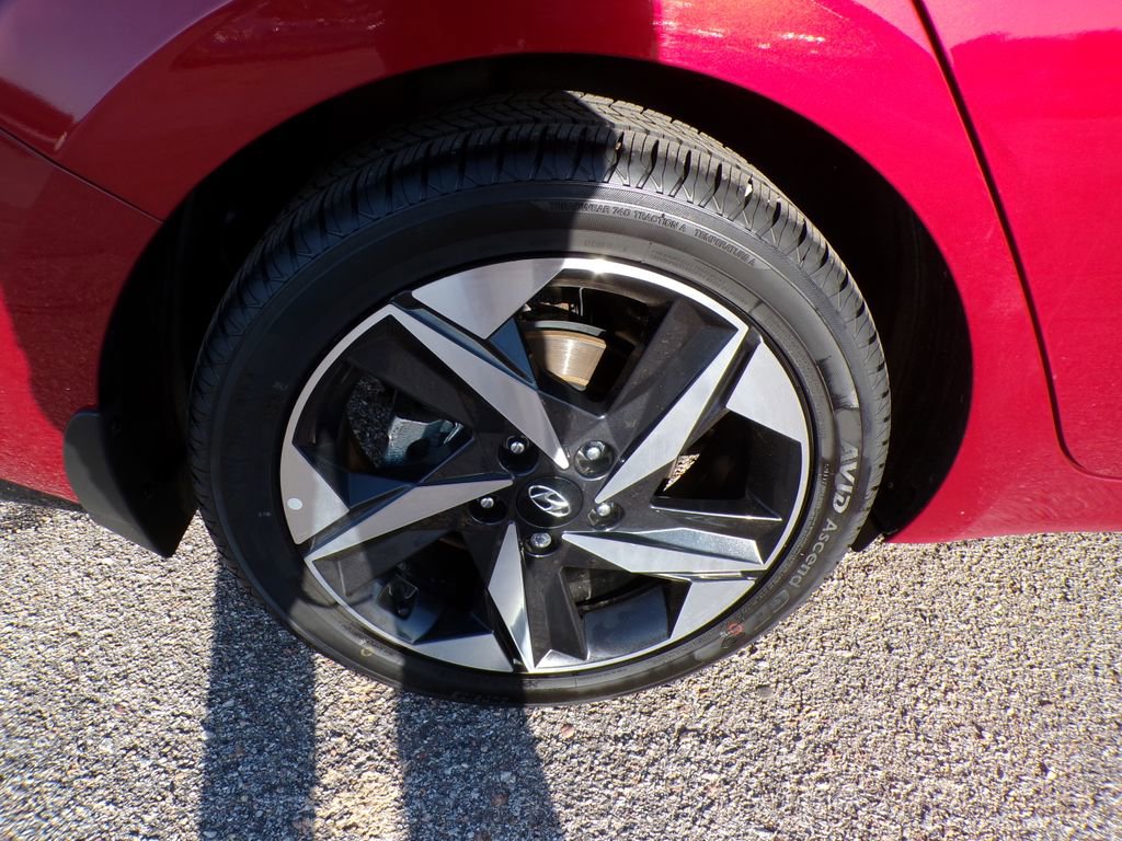 Certified 2023 Hyundai Elantra Limited FWD image 21