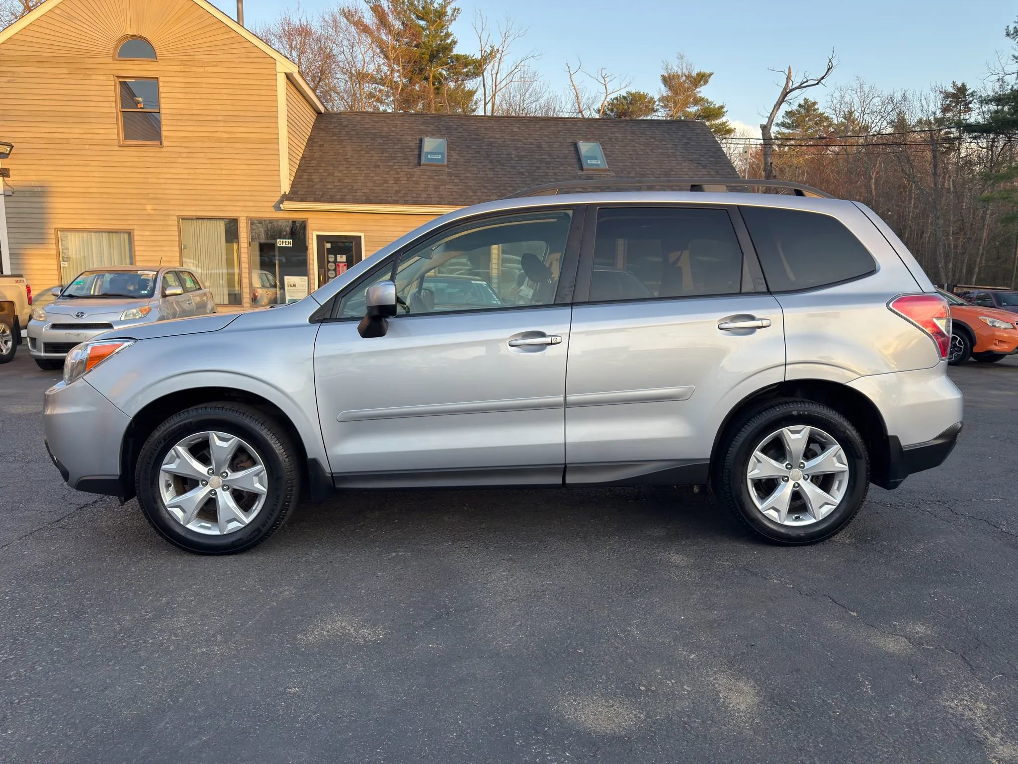 Used 2015 Subaru Forester 2.5i Premium w/ All-Weather Package AWD/4WD image 3