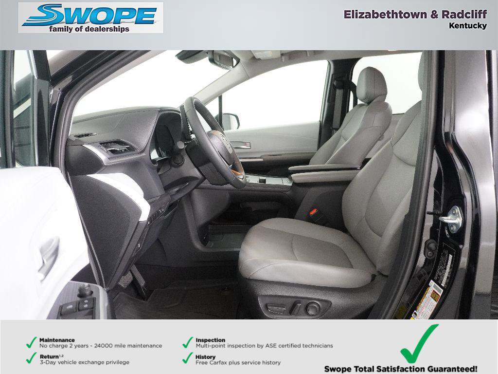 Used 2025 Toyota Sienna XLE image 13
