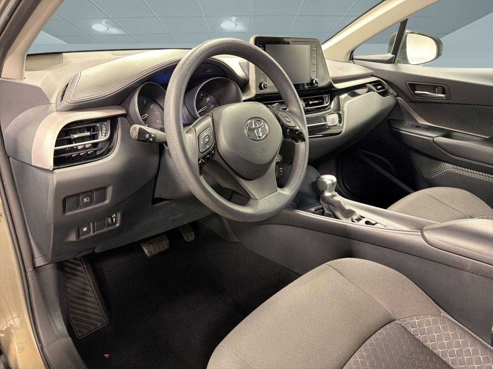 Used 2021 Toyota C-HR LE image 4