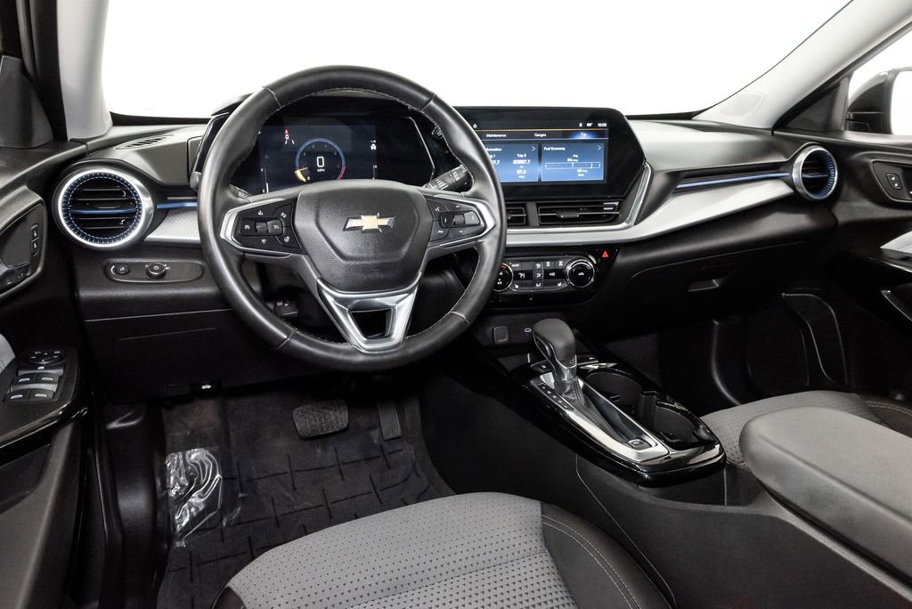 Used 2024 Chevrolet Trax LT w/ Driver Confidence Package FWD image 9