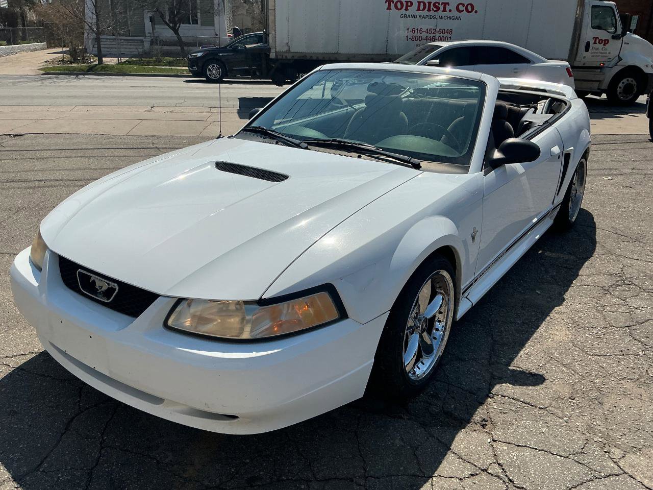 Used 2000 Ford Mustang Convertible RWD image 14