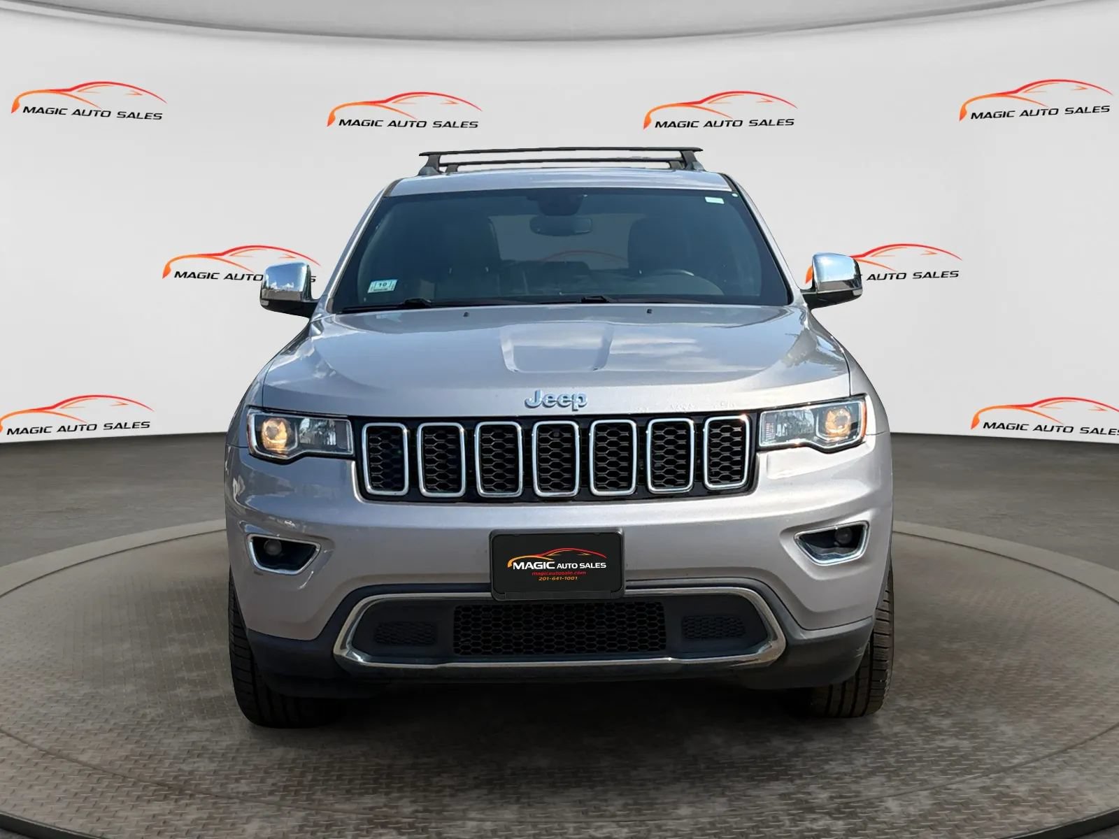 Used 2018 Jeep Grand Cherokee Limited AWD/4WD image 3