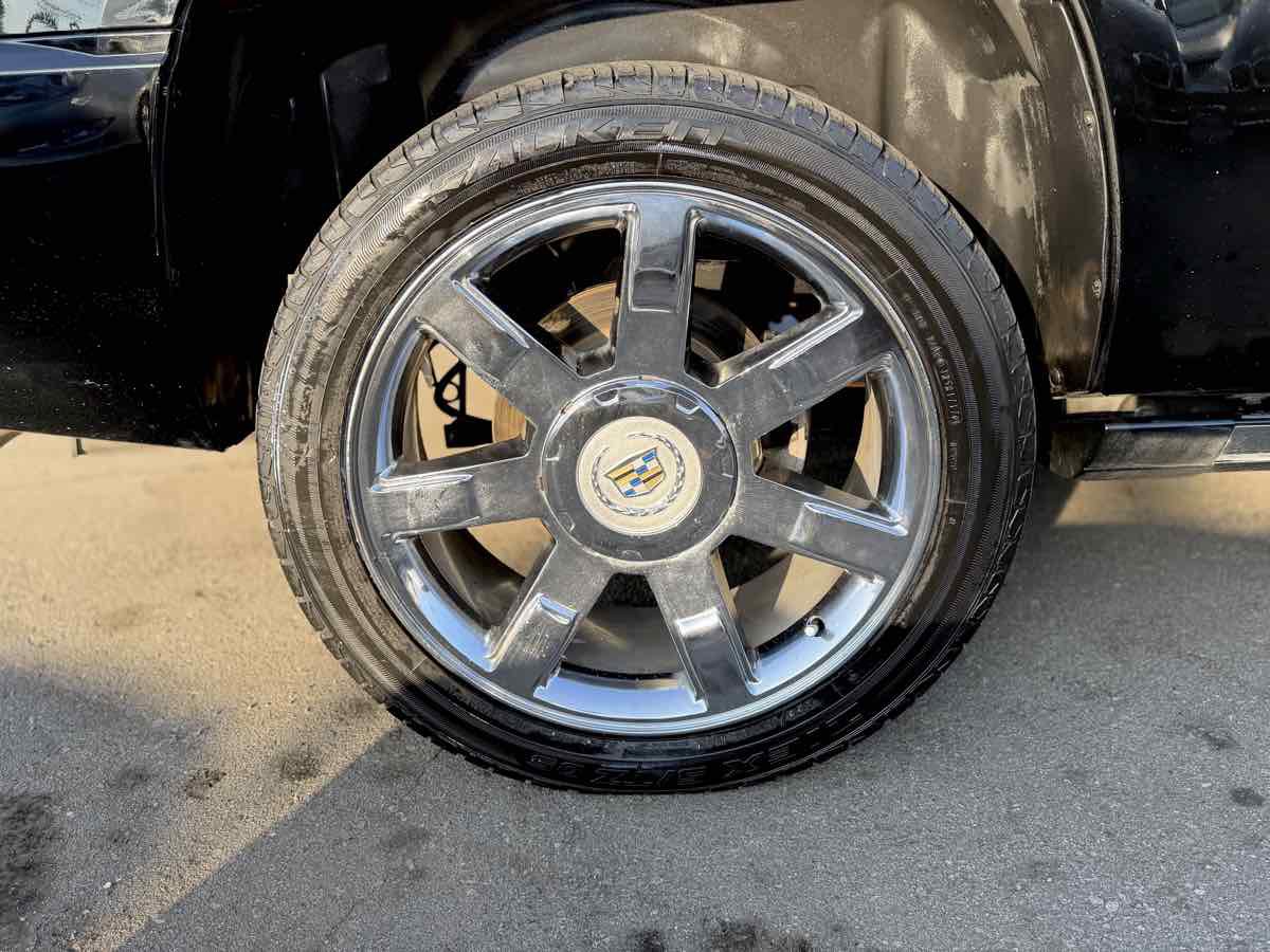 Used 2011 Cadillac Escalade 4WD Hybrid image 7