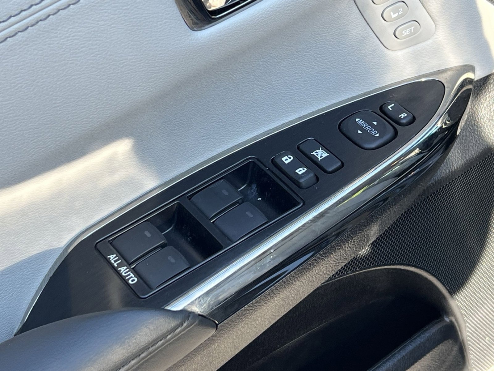Used 2017 Toyota Avalon Limited FWD image 19