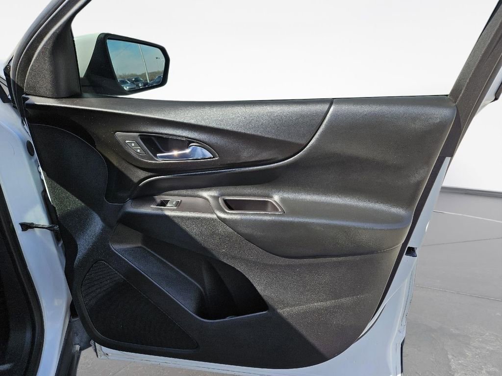 Used 2018 Chevrolet Equinox LT image 32