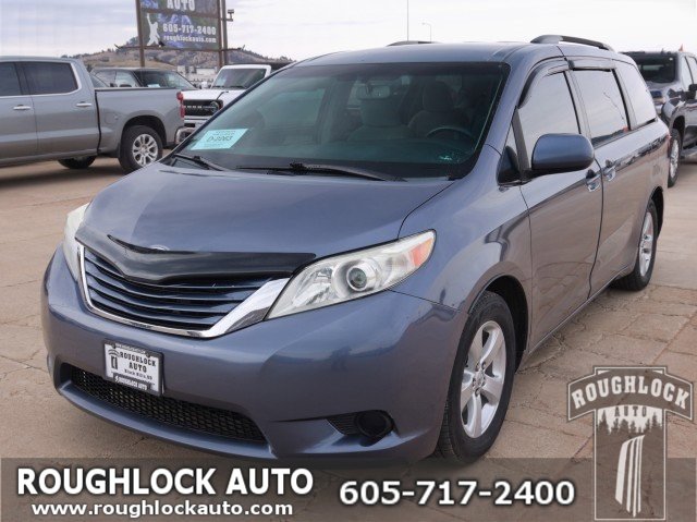 Used 2015 Toyota Sienna LE FWD image 1