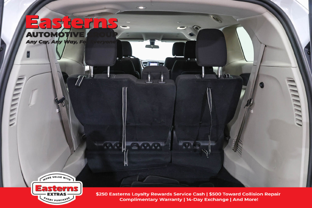 Used 2022 Chrysler Voyager LX FWD image 10