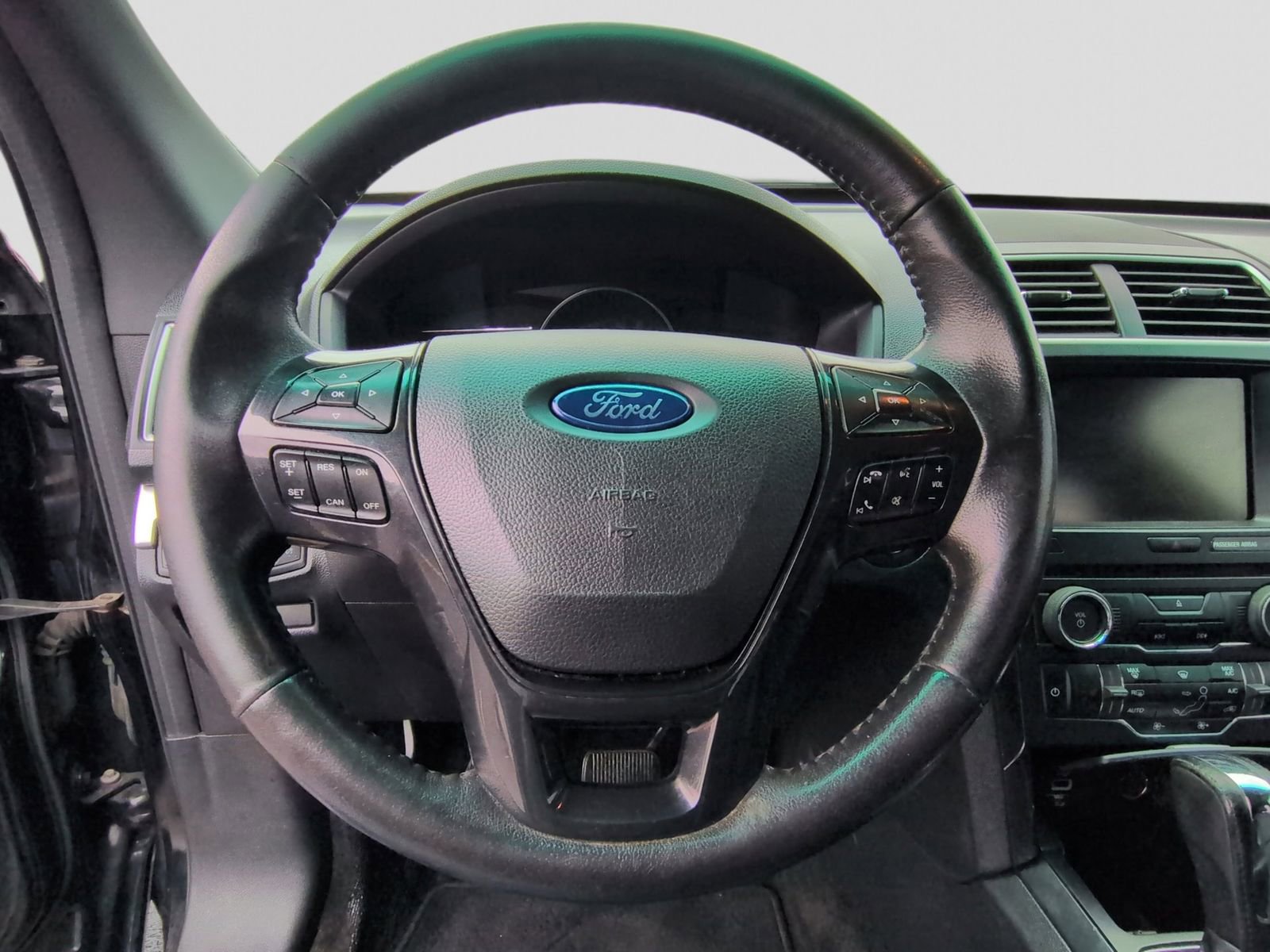 Used 2016 Ford Explorer XLT w/ Equipment Group 202A FWD image 28