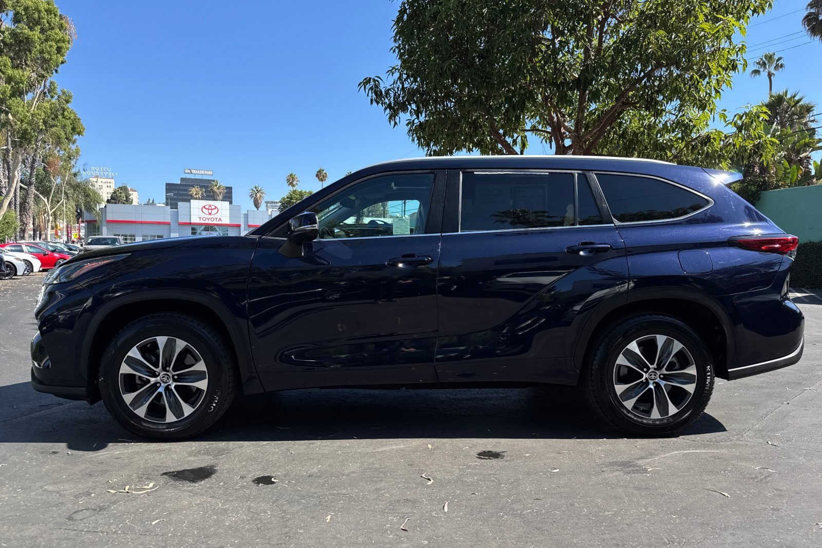 Used 2023 Toyota Highlander XLE image 7