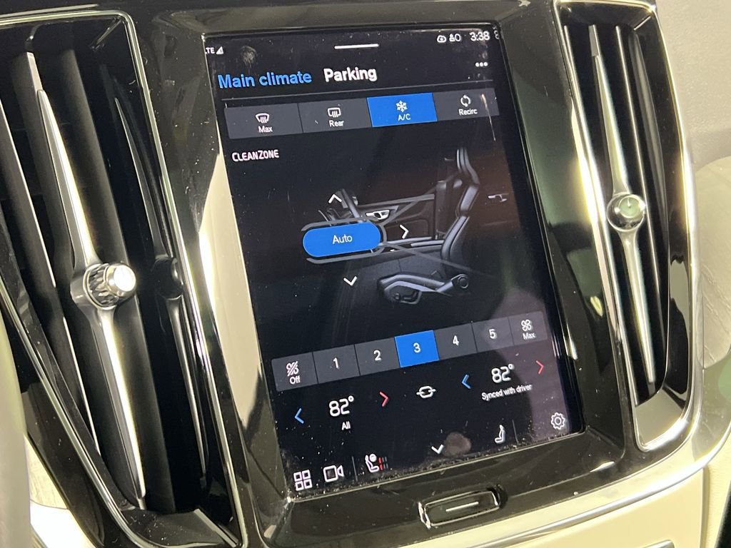 Certified 2024 Volvo V60 B5 Cross Country Plus image 17