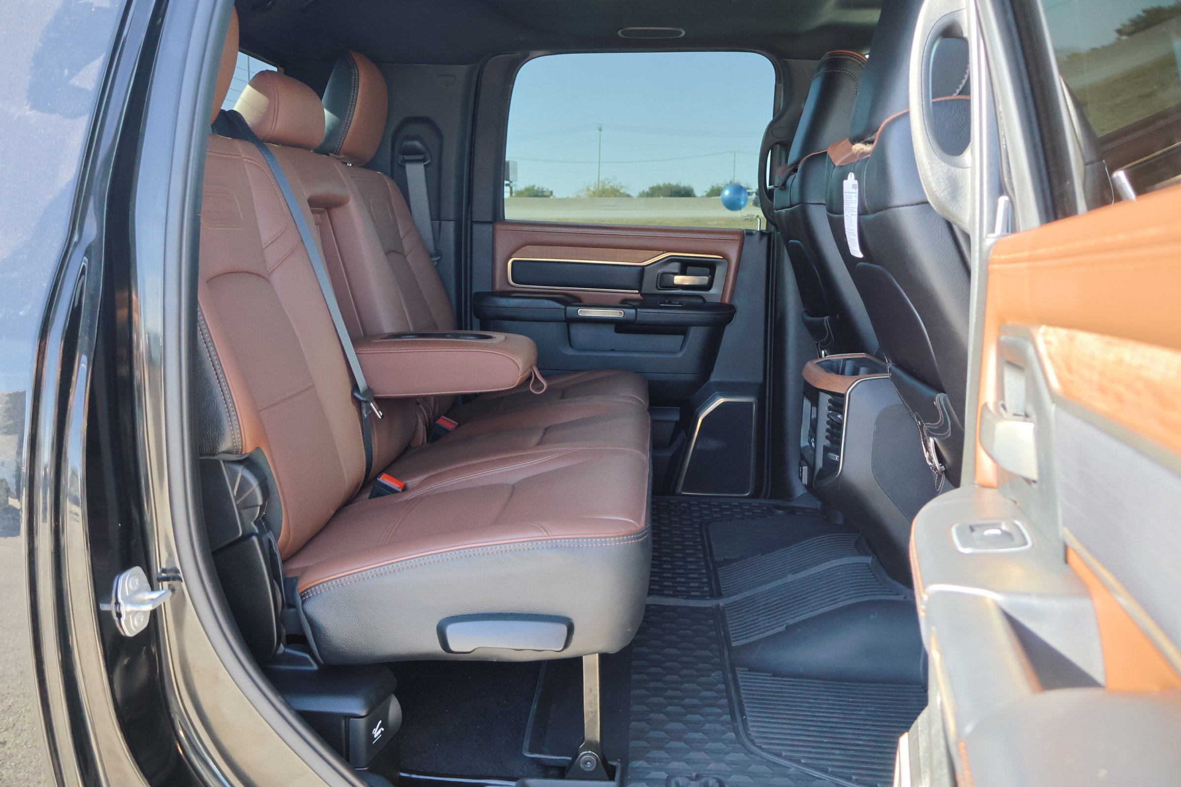 Used 2024 RAM 2500 Limited w/ Towing Technology Group image 29