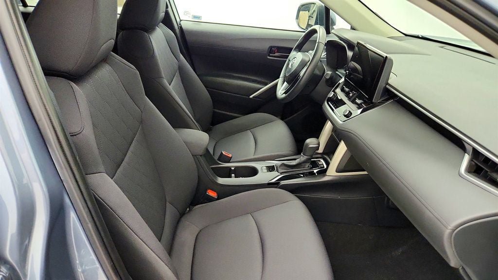 Used 2024 Toyota Corolla Cross LE FWD image 21