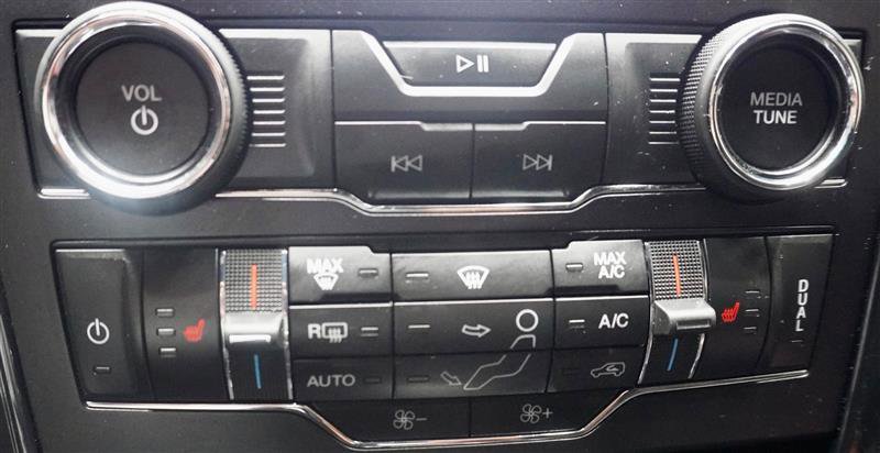 Used 2019 Ford Explorer XLT w/ Equipment Group 202A AWD/4WD image 20