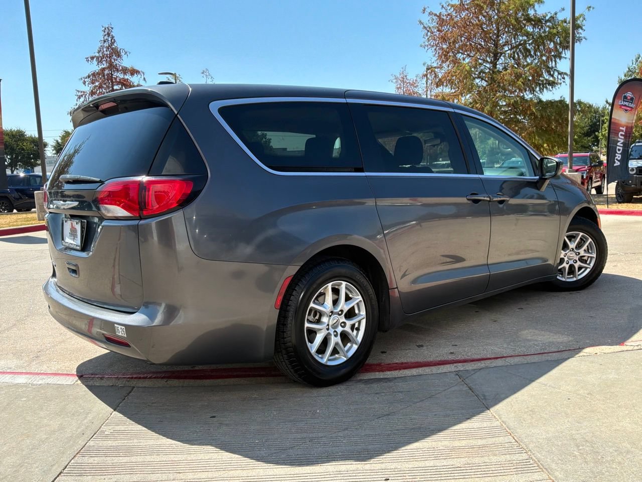 Used 2023 Chrysler Voyager LX FWD image 6
