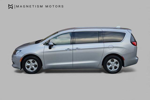 Used 2017 Chrysler Pacifica LX w/ Tire & Wheel Group FWD image 3
