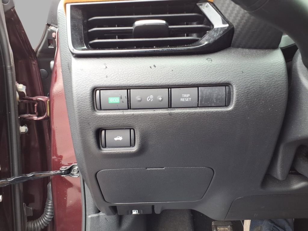 Used 2021 Nissan Sentra SV w/ SV Premium Package FWD image 17