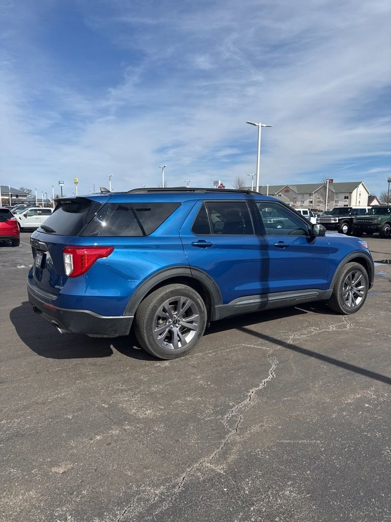 Used 2021 Ford Explorer XLT w/ Equipment Group 202A image 4
