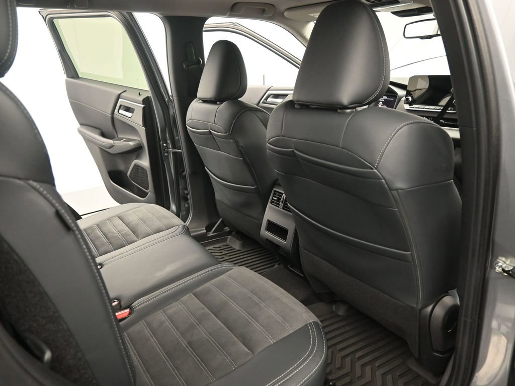 Used 2024 Mitsubishi Outlander SE image 19