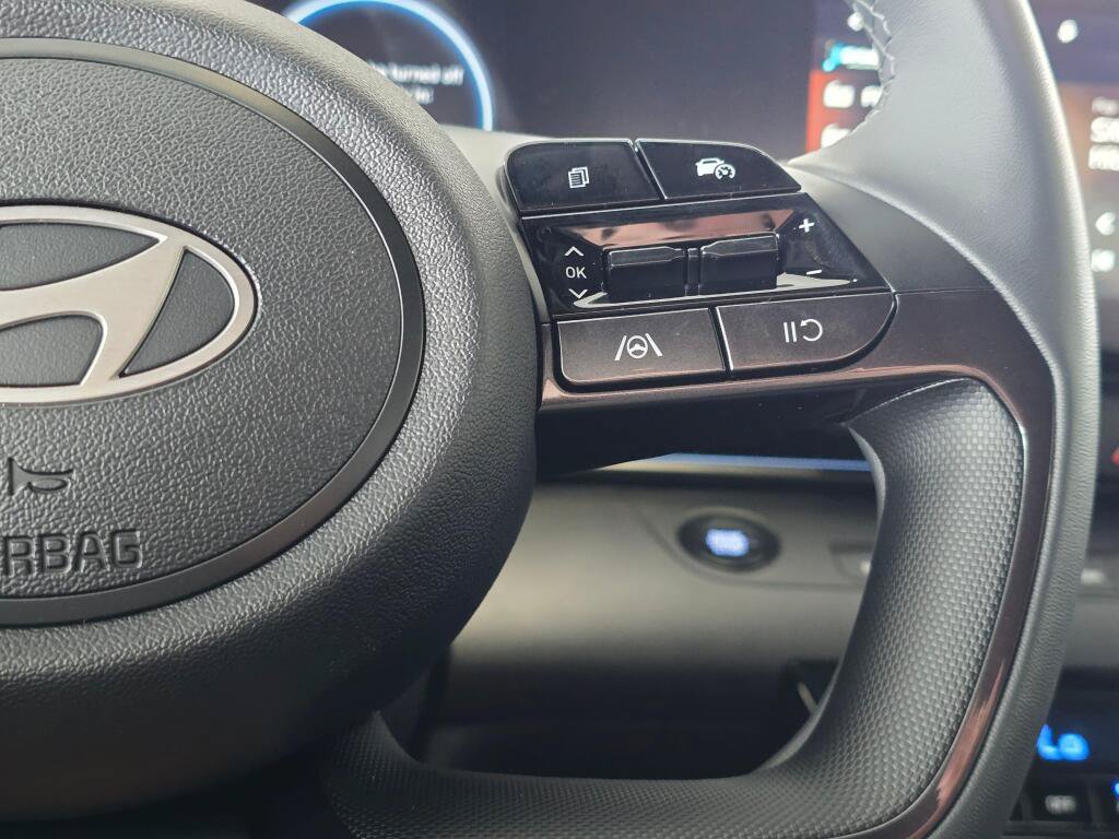 New 2026 Hyundai Elantra SEL FWD image 18