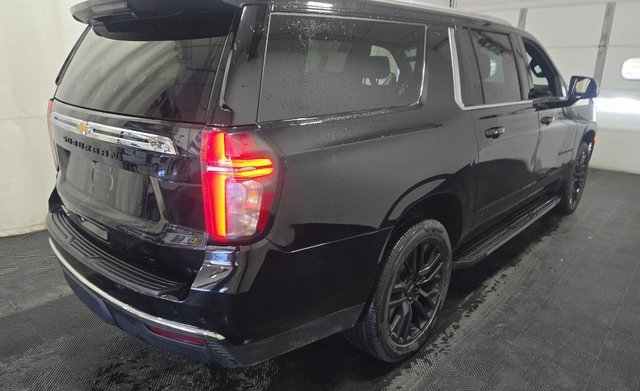 Used 2023 Chevrolet Suburban LT image 3