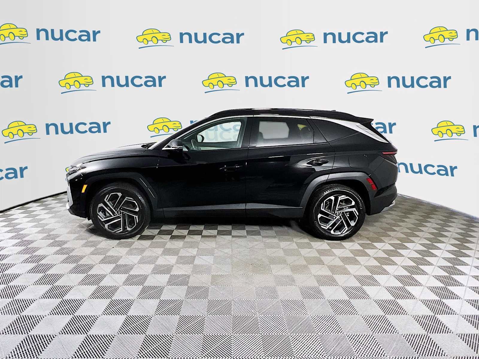 Used 2025 Hyundai Tucson Limited AWD/4WD image 4