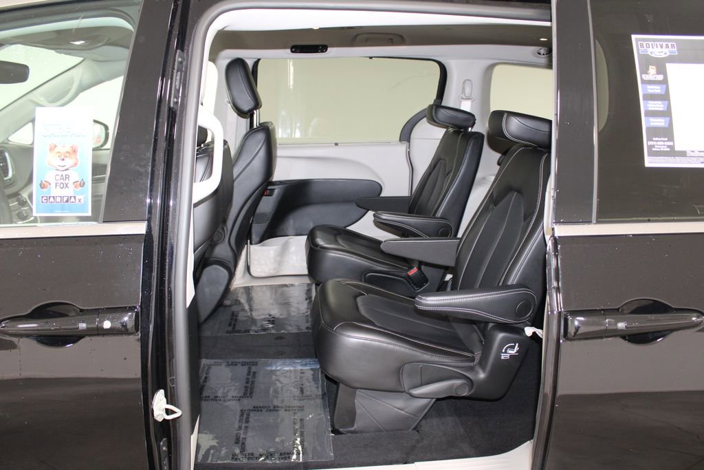 Used 2024 Chrysler Pacifica Touring-L image 24