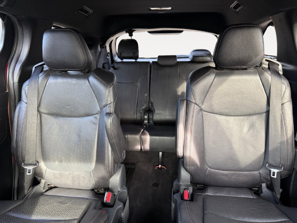 Used 2025 Toyota Sienna Platinum AWD/4WD image 13