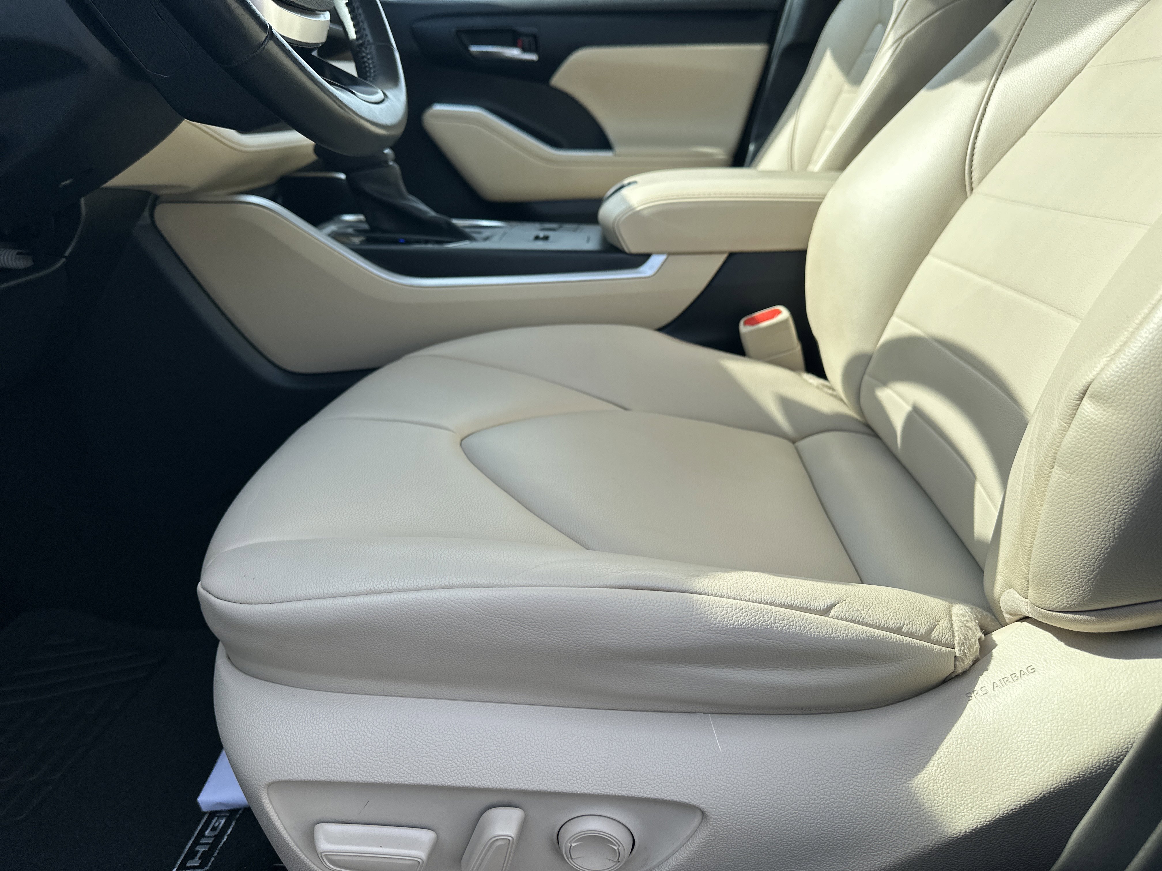 Used 2023 Toyota Highlander XLE image 10