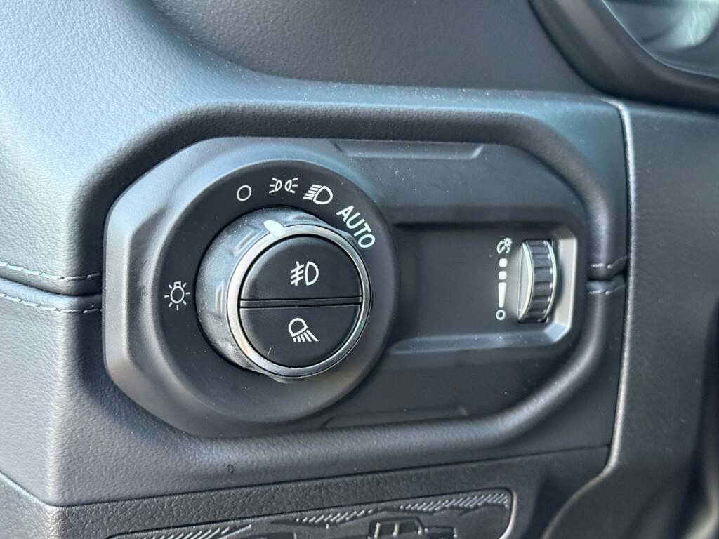 New 2025 Jeep Gladiator Sport image 28