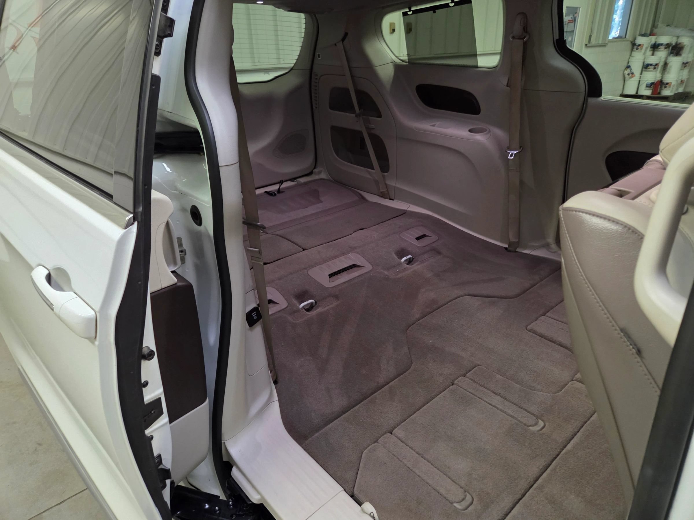 Used 2018 Chrysler Pacifica Touring-L Plus FWD image 46