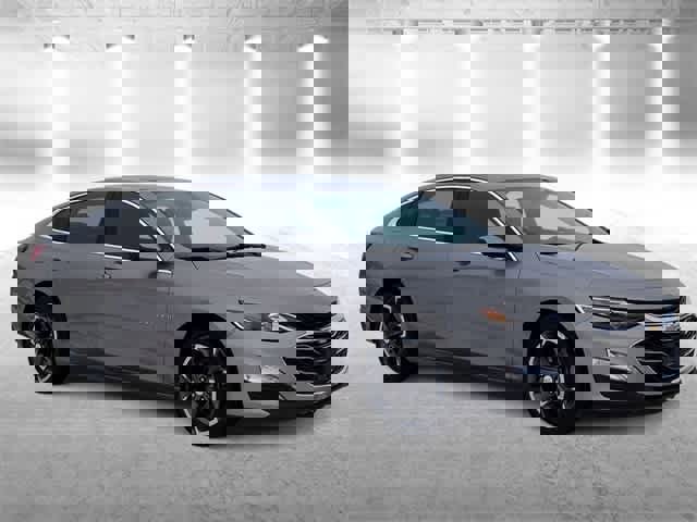 Used 2023 Chevrolet Malibu LT image 2