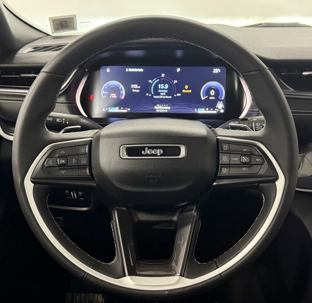 Used 2023 Jeep Grand Cherokee Altitude image 17