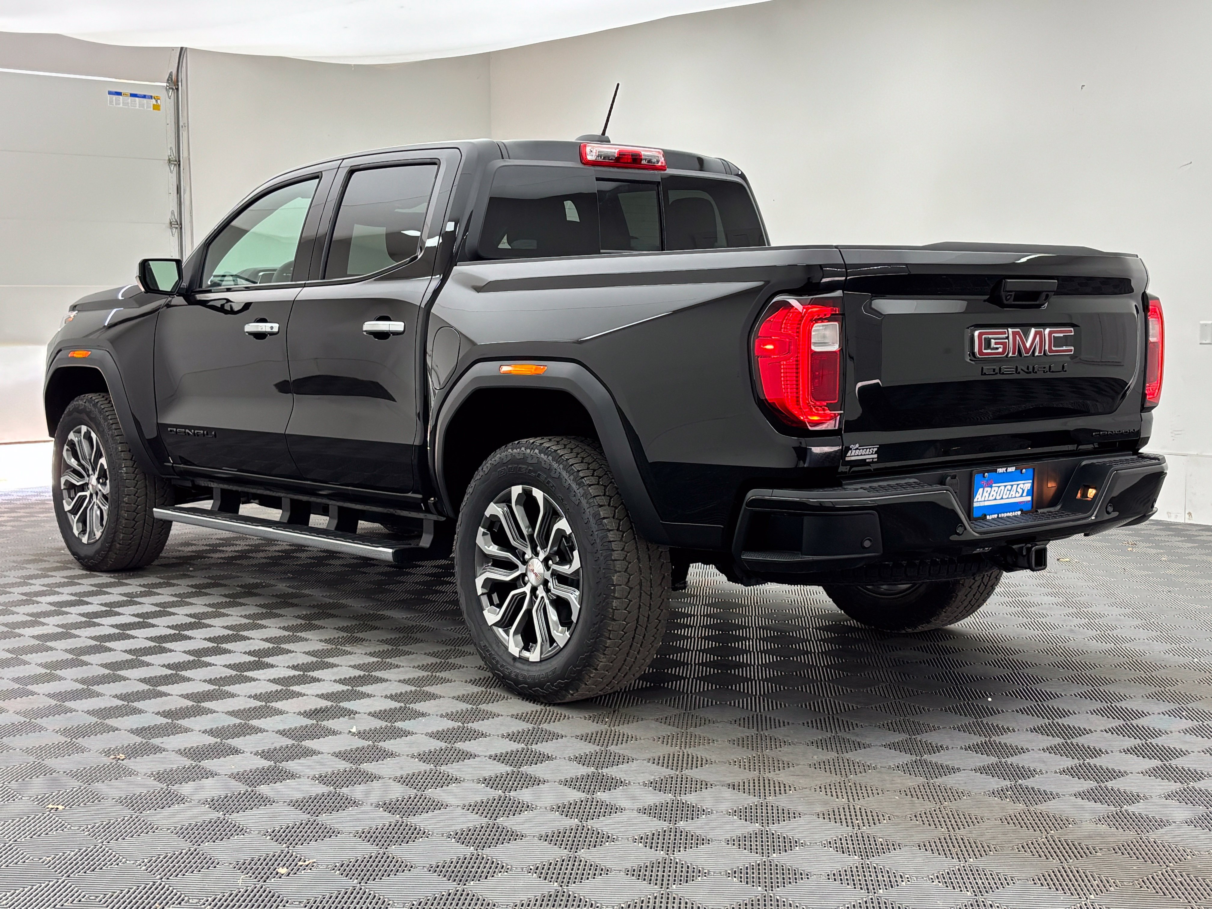 New 2026 GMC Canyon Denali w/ LPO, Black Badging Package AWD/4WD image 12