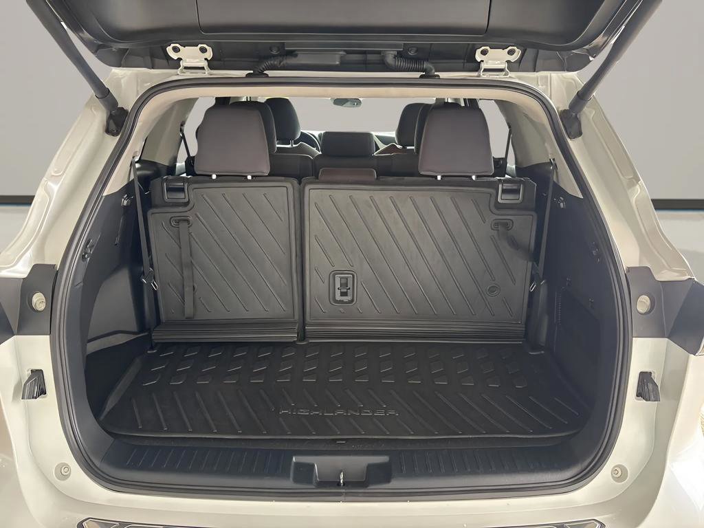 Used 2024 Toyota Highlander LE image 26