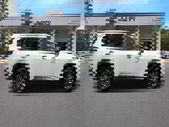 Used 2023 Nissan Rogue S image 7