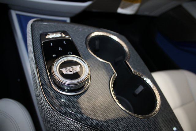 New 2025 Cadillac Optiq Sport 1 w/ LPO, ONYX Package image 21