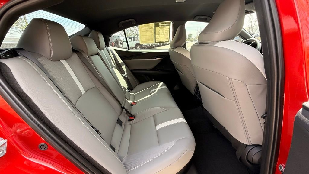 Used 2025 Toyota Camry SE image 37