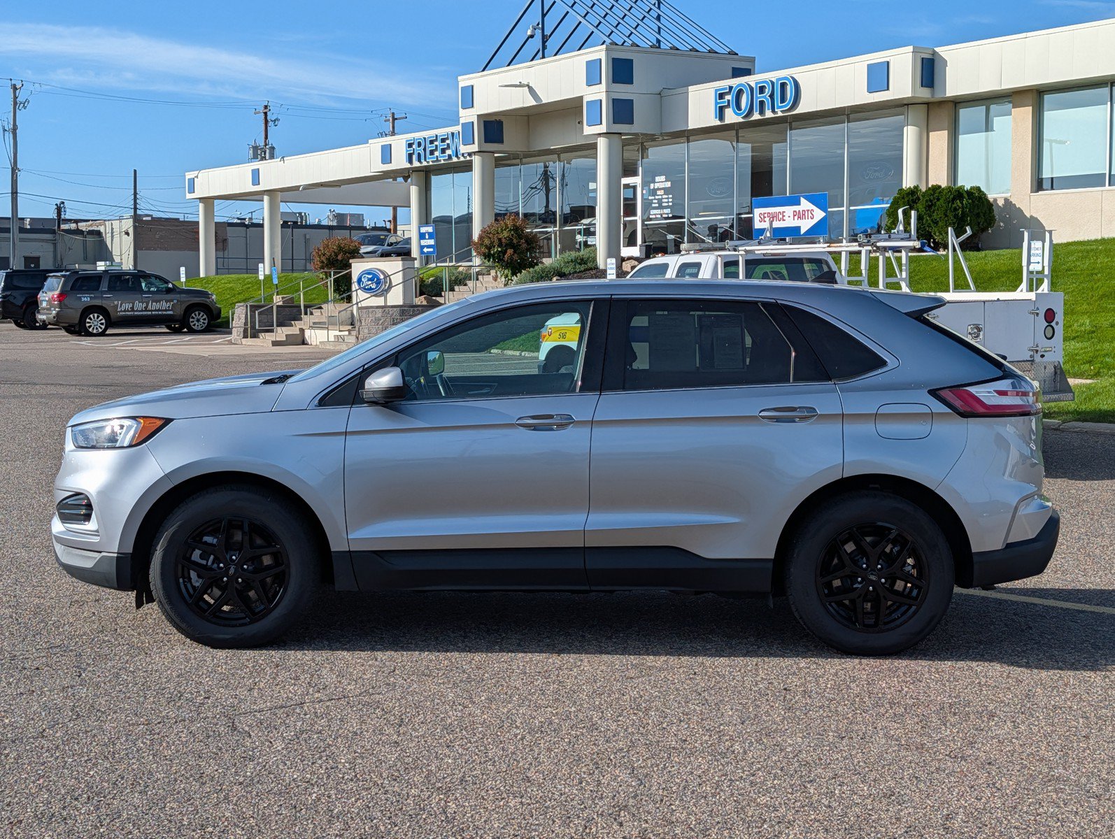 Used 2024 Ford Edge SEL AWD/4WD image 2