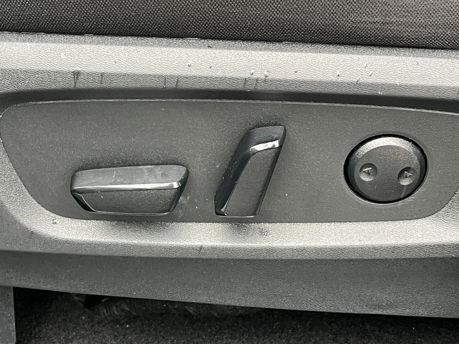 Used 2025 Nissan Pathfinder SV FWD image 22