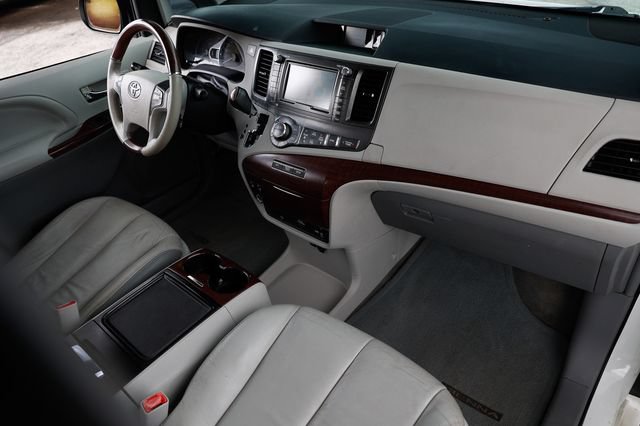 Used 2014 Toyota Sienna Limited w/ Limited Premium Package AWD/4WD image 22