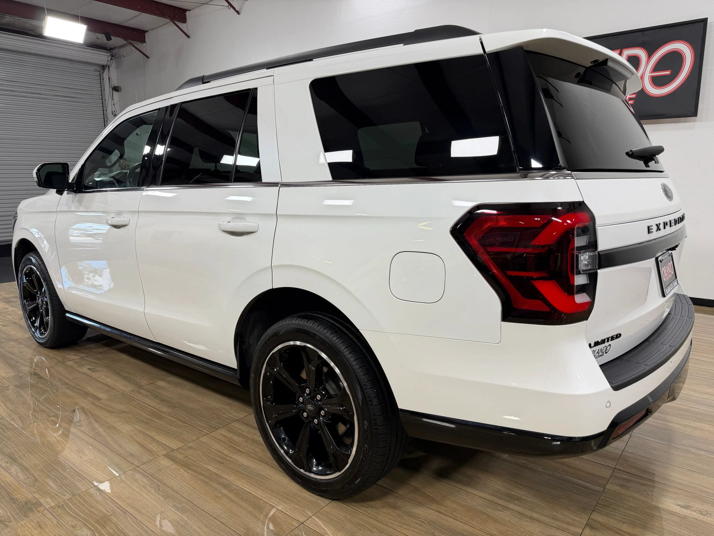 Used 2023 Ford Expedition Limited RWD image 8