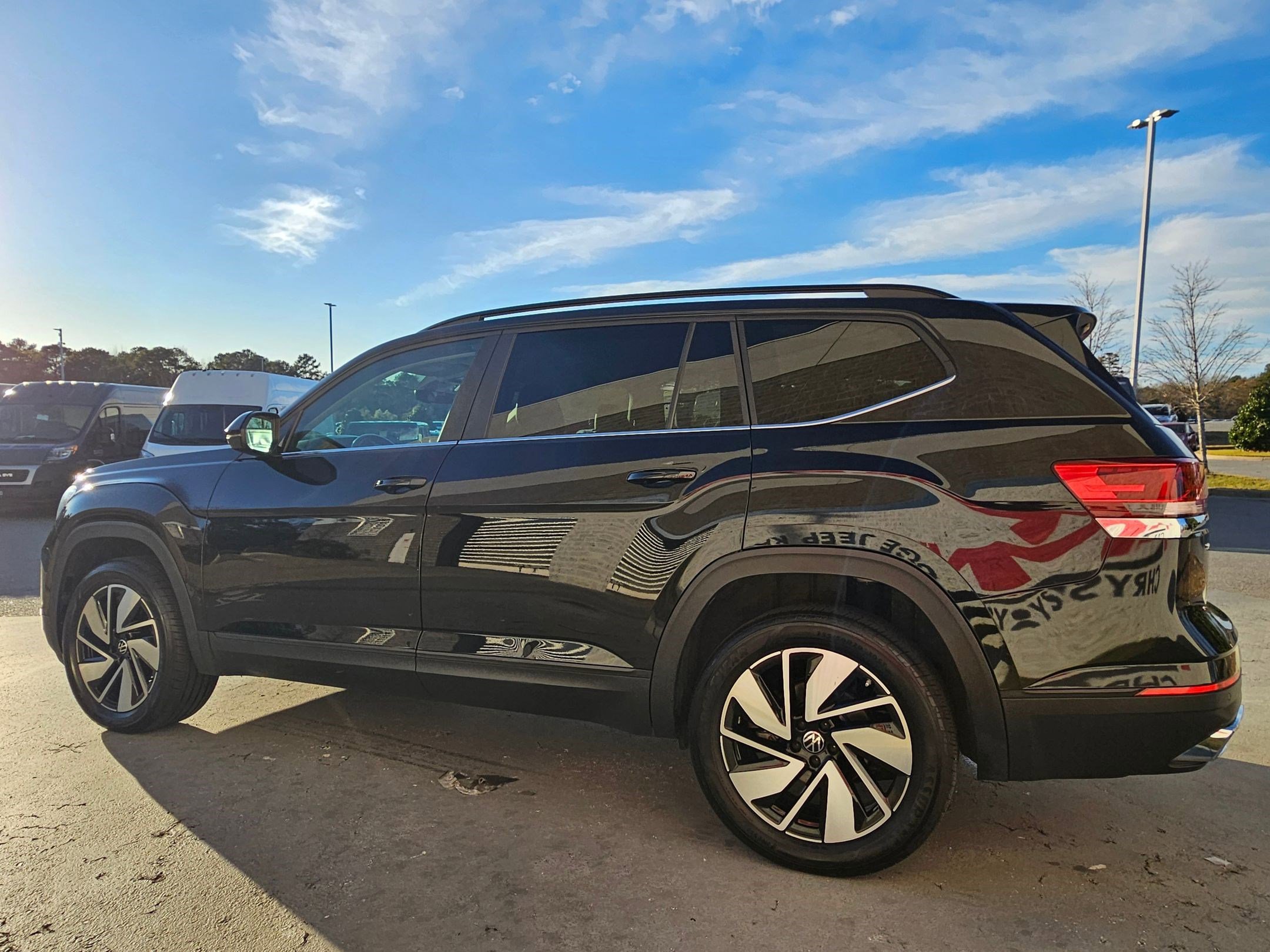 Used 2024 Volkswagen Atlas SE image 5