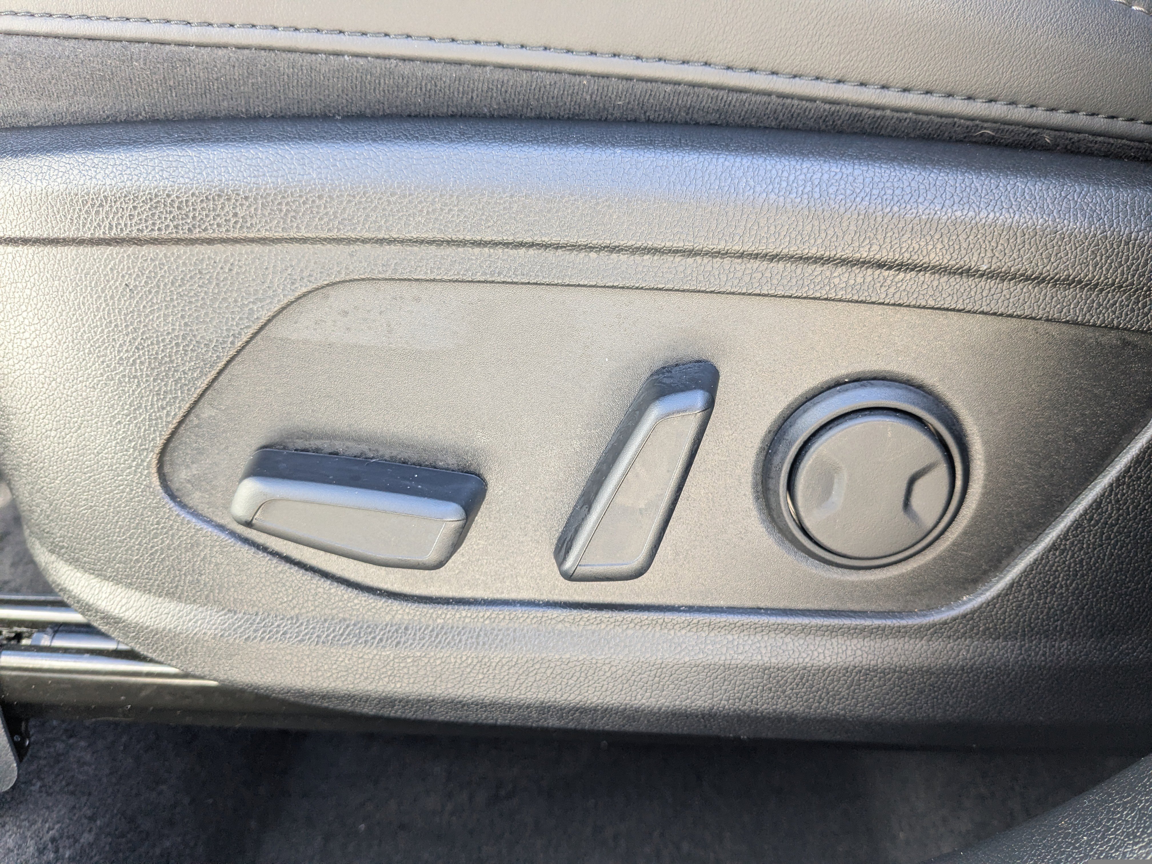 Certified 2025 Kia Sorento S image 27