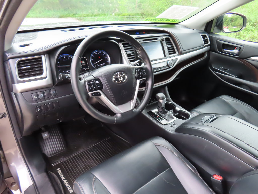 Used 2017 Toyota Highlander XLE AWD/4WD image 26