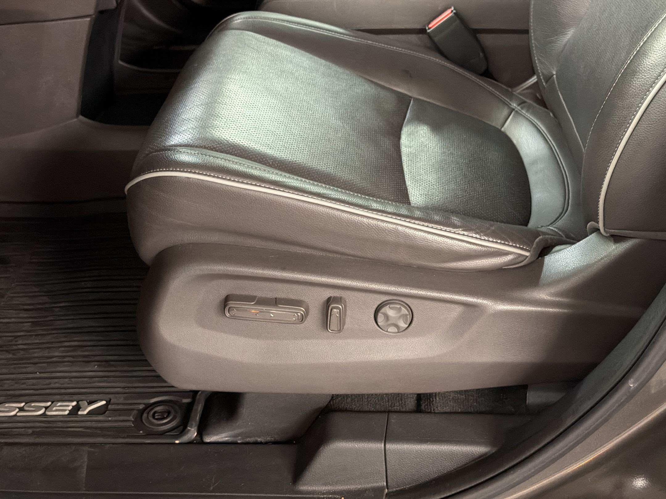 Used 2023 Honda Odyssey Elite image 13
