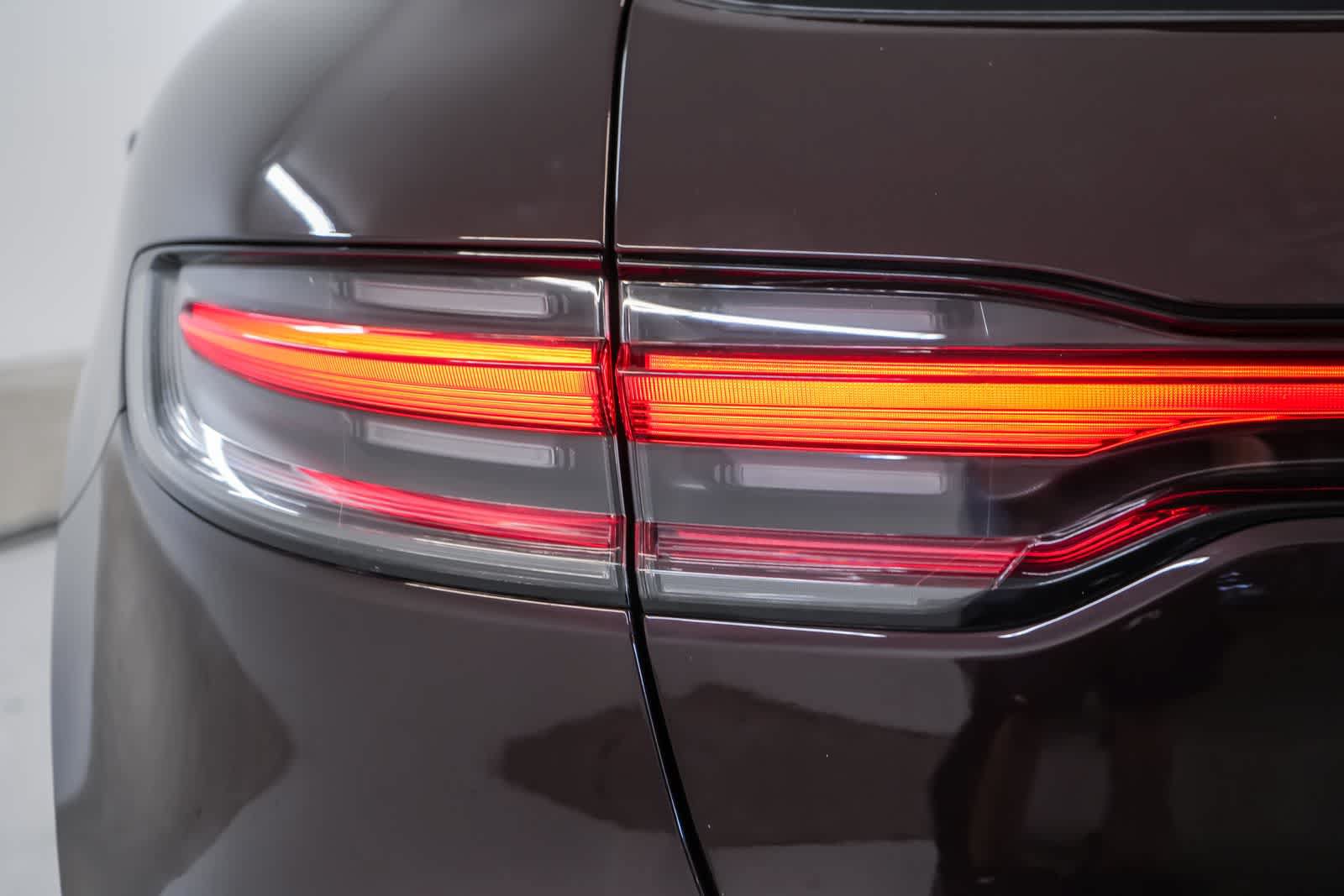 Certified 2024 Porsche Macan AWD/4WD image 11