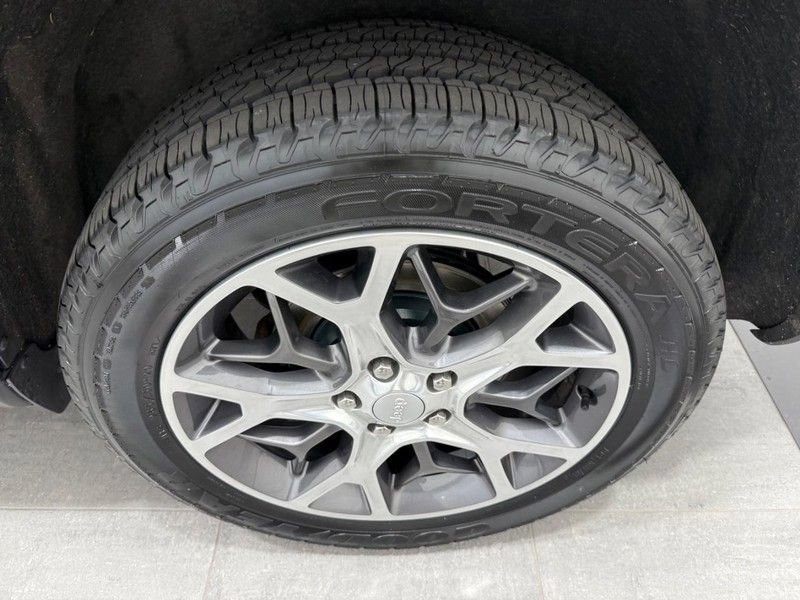 Used 2019 Jeep Grand Cherokee Limited w/ Trailer Tow Group IV AWD/4WD image 5